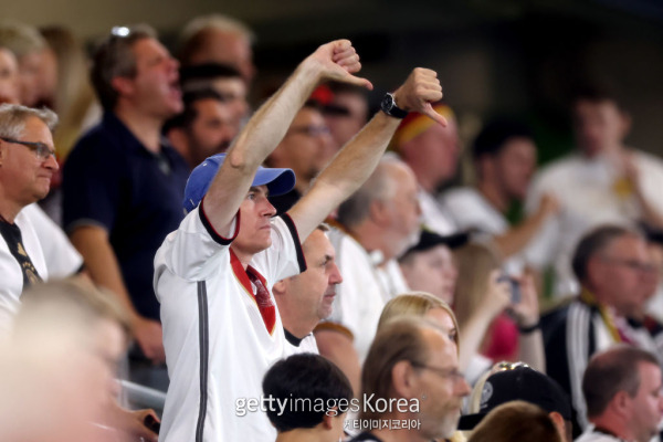 독일 축구대표팀을 향해 야유하고 있는 독일 팬. 사진=게티이미지