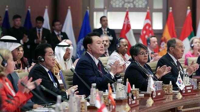 G20 정상회의 '하나의 지구' 세션 참석한 윤 대통령 [공동취재]