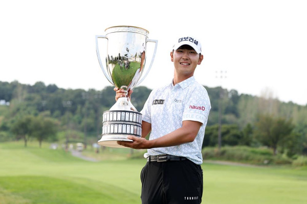 10일 제39회 신한동해오픈 골프대회 우승을 차지한 고군택. 신한금융그룹/연합뉴스