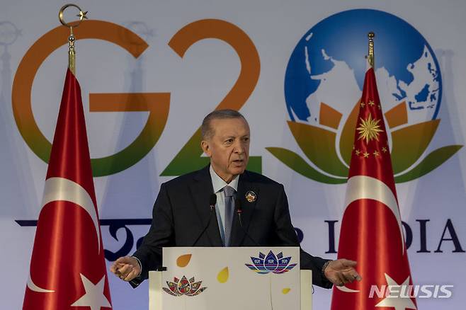 Turkey President Recep Tayyip Erdogan gestures as he speaks during a press conference at the end of the G20 Summit, in New Delhi, India, Sunday, Sept.10, 2023. (AP Photo/Dar Yasin)