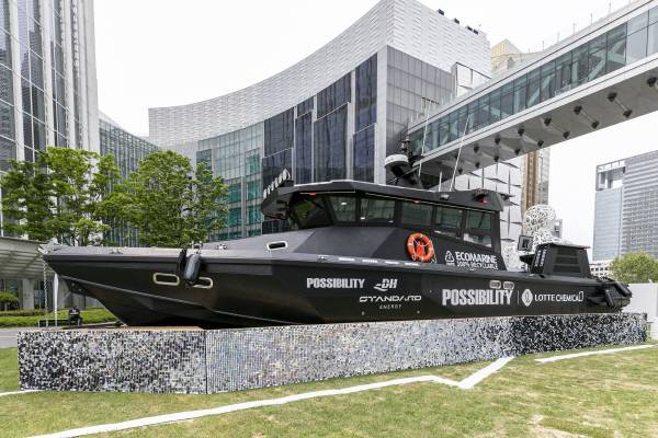 에코마린이 개발한 재활용 소재를 적용한 가능성(Possibility)호. 롯데케미칼 제공