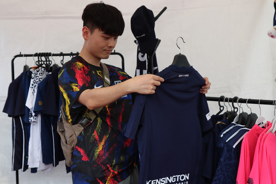 A football fan chooses a Seoul E-Land shirt to rent at Mokdong Sports Complex Main Stadium in western Seoul in August. [SEOUL E-LAND]