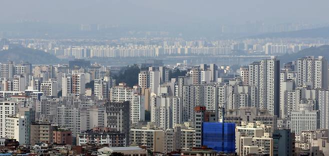 남산에서 서울 아파트 모습을 내려본 모습으로 기사 내용과는 무관. [연합]