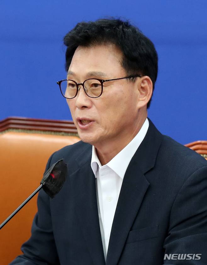 [서울=뉴시스] 고범준 기자 = 박광온 더불어민주당 원내대표가 12일 오전 서울 여의도 국회에서 열린 원내대책회의에서 발언하고 있다. 2023.09.12. bjko@newsis.com