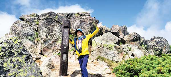 홋카이도의 지붕이라 불리는 다이세쓰산 아카다케(2,078m) 정상에서 필자