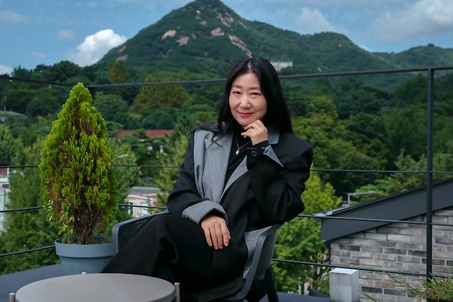 티빙 드라마 ‘잔혹한 인턴’에서 고해라 역을 연기한 배우 라미란. 사진 티빙