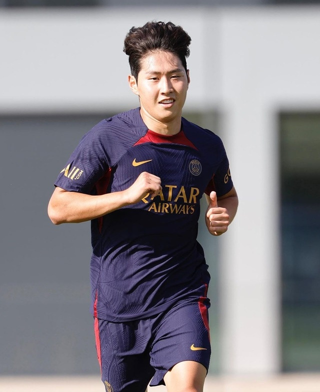 러닝 훈련 중인 이강인. /사진=PSG SNS