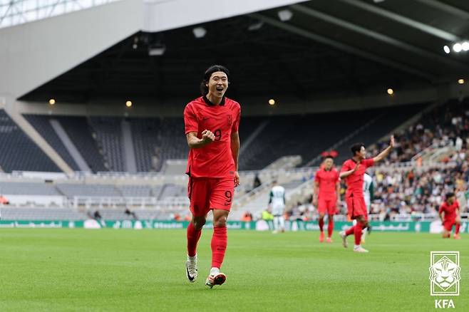 위르겐 클린스만 감독이 이끄는 한국 남자 축구 대표팀의 조규성이 13일(한국시간) 영국 뉴캐슬의 세인트 제임스 파크에서 열린 사우디아라비아와의 친선 경기에서 득점 후 기뻐하고 있다. /대한축구협회 제공