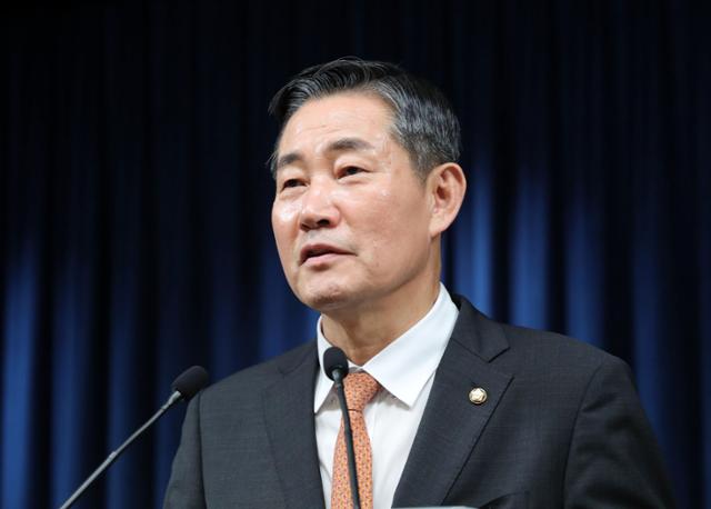 국방부 장관 후보자로 지명된 신원식 국민의힘 의원이 13일 서울 용산 대통령실 청사에서 소감을 밝히고 있다. 뉴시스