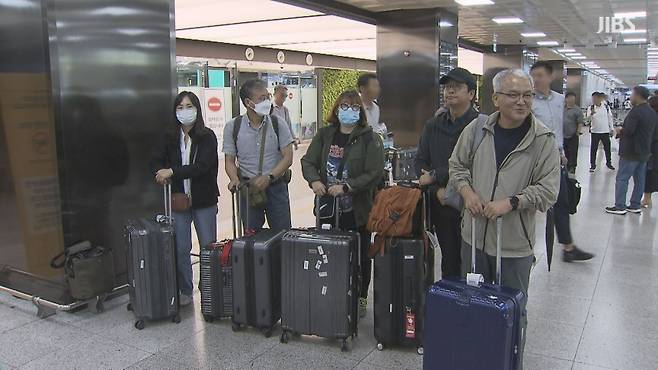 오늘(13일) 낮 2시 제주국제공항에 도착한 제주 대표단 (사진, 윤인수 기자)
