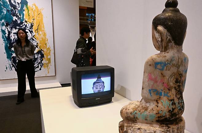 "TV Buddha" by Paik Nam-june is on display at Gagosian's booth at Frieze Seoul 2023. (Im Se-jun/The Korea Herald)