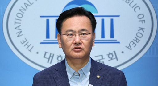 국민의힘 유상범 수석대변인이 국회 소통관에서 현안 관련 논평을 하고 있다. 연합뉴스