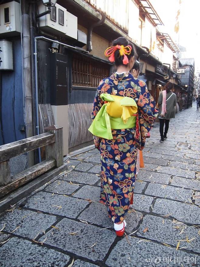 누끼용 활용하면 좋을듯요) 교토에서는 기모노를 입은 일본 관광객들을 쉽게 볼 수 있다. /사진=일본=권수정