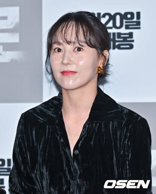 [OSEN=박준형 기자] 13일 서울 자양동 롯데백화점 내 롯데시네마 건대입구점에서 영화 '폭로'(홍용호 감독) 언론시사회가 진행됐다.'폭로'는 본드 살인사건 용의자로 몰린 의뢰인의 무혐의를 입증하는 동시에 진범을 찾으려는 변호인과 범행의 시인과 부인을 거듭하는 피고인, 현장에 있던 제3의 존재로 인해 미궁 속에 빠진 사건의 실체를 쫓는 범죄 스릴러다.배우 유다인이 질문을 듣고 잇다.  2023.09.13 / soul1014@osen.co.kr