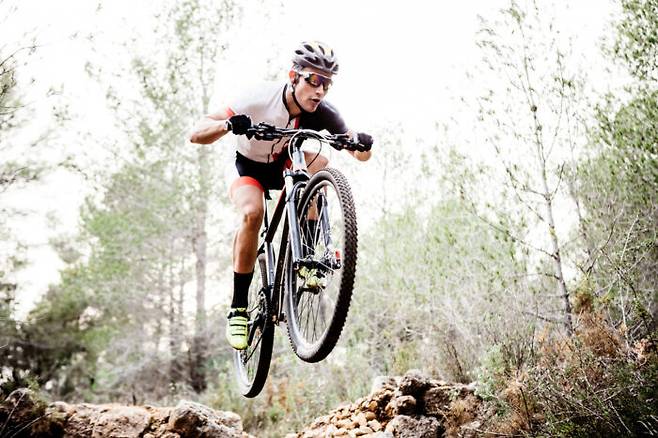 가벼운 머리 부상이라도 뇌졸중 위험을 증가시키는 것으로 나타났다. 헬멧 착용 등 머리를 보호하는 조치가 필요한 이유다. [사진=클립아트코리아]