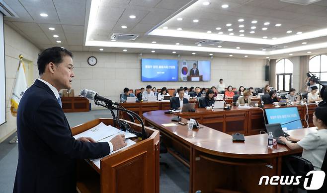 김영호 통일부 장관이 14일 오전 서울 종로구 남북관계관리단 회담장에서 열린 출입기자 간담회에서 인사말하고 있다. 2023.9.14/뉴스1 ⓒ News1 이승배 기자