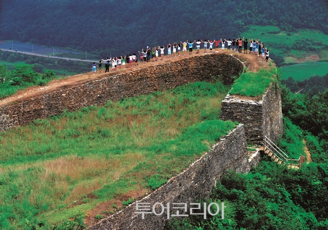 온달산성 탐방객/ 사진 제공=단양군