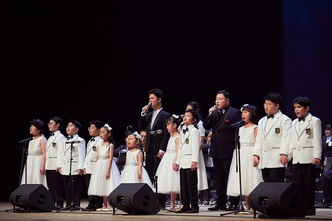 관객의 눈물을 부른 주인공들, 빛소리 중창단 ⓒ