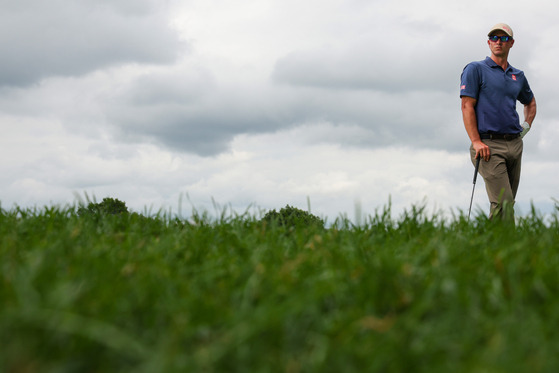 Adam Scott waits to play his shot from the 11th tee during the third round of the Travelers Championship at TPC River Highlands on June 24, 2023 in Cromwell, Connecticut. [GETTY IMAGES]