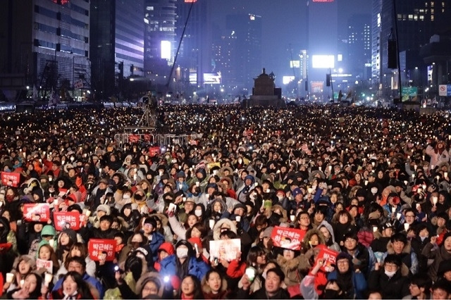 ▲2016년 시작된 박근혜 전 대통령 탄핵 촛불집회. ⓒ프레시안