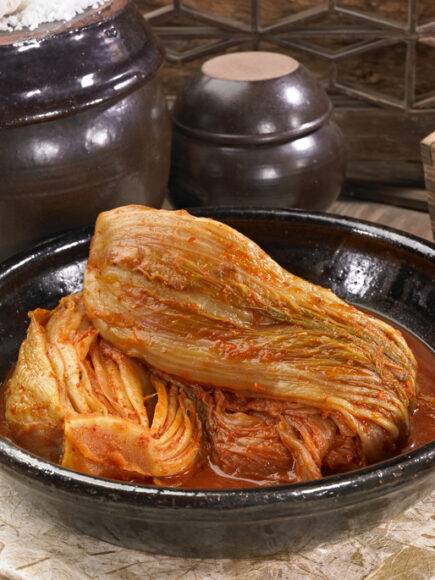 김치는 중국 음식이 아니다. 한국의 전통적인 발효식품이다. 김치, 된장국 등 발효식품이 숙취 해소에 좋다고 영국 일간 데일리메일이 보도했다.[사진=게티이미지뱅크]