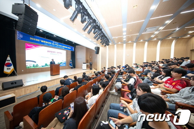 전북대는 지난 14일 오후 전대학술문화회관에서 재학생들을 대상으로 글로컬대학30 사업 공청회를 개최했다.(전북대 제공)/뉴스1