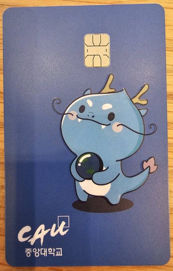 중앙대는 지난해부터 마스코트 '푸앙'을 내세운 신규 학생증을 도입했다. 이찬규 기자