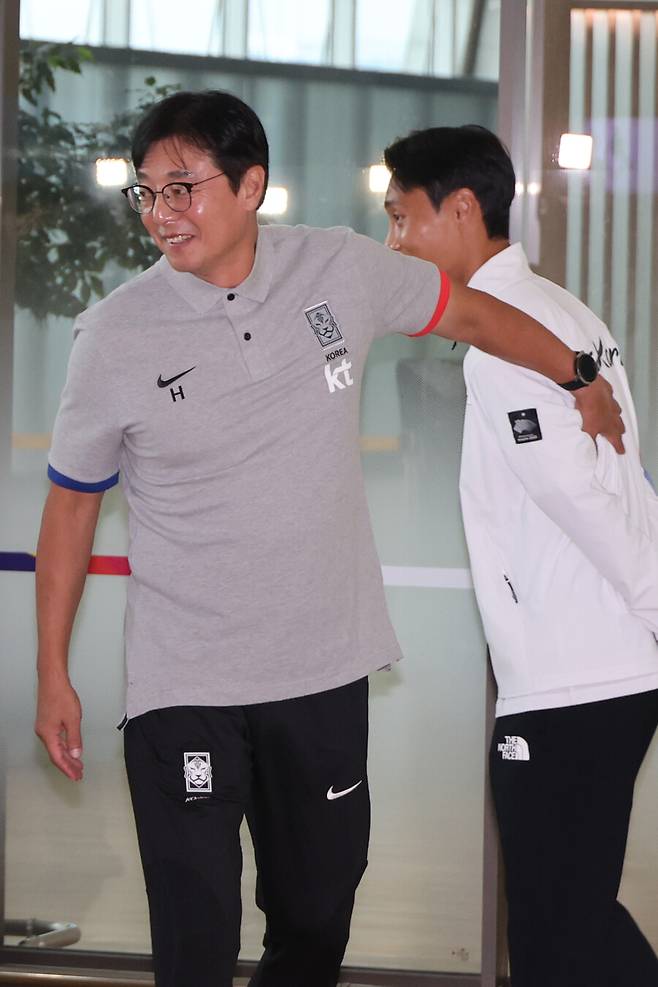 ▲ 24세 이하 대표팀 황선홍 감독과 주장 백승호. ⓒ연합뉴스