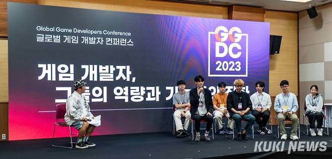 ‘글로벌인디게임제작경진대회(GIGDC) 2023’ 수상자들이 토크쇼에 임하고 있다. 사진=차종관 기자