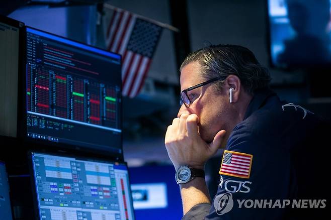 NYSE 입회장에서 일하는 트레이더의 모습 [연합뉴스 자료사진]