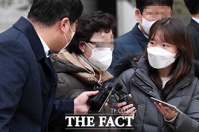 부동산 매입 과정에서 통장 잔고를 위조한 혐의로 항소심에서 실형을 선고받고 법정구속된 윤석열 대통령의 장모 최은순(76)씨가 보석을 청구한 것으로 확인됐다. /남용희 기