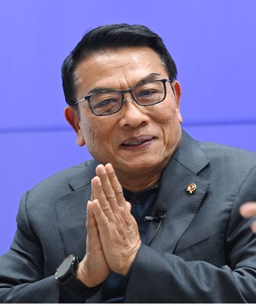 Moeldoko, Indonesia's Chief of Staff to the President interacts with The Korea Herald CEO at Herald headquarters in Yongsan-gu, Seoul on Wednesday. (The Korea Herald)