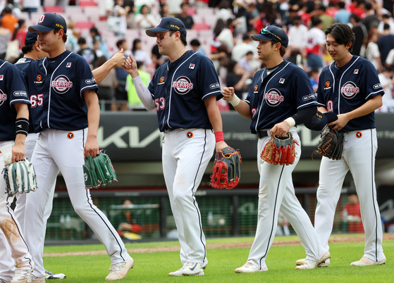 The Doosan Bears celebrate after beating the Kia Tigers 8-3 at Gwangju Kia Champions Field in Gwangju on Sunday.  [YONHAP]