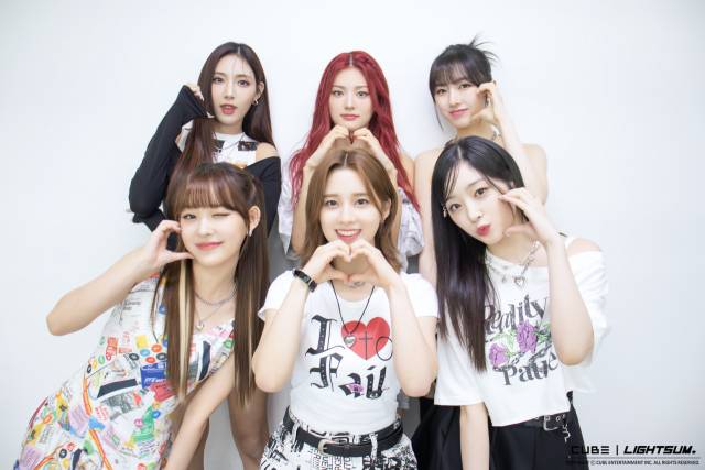 그룹 라잇썸(LIGHTSUM, 상아 초원 나영 히나 주현 유정). / 큐브엔터테인먼트