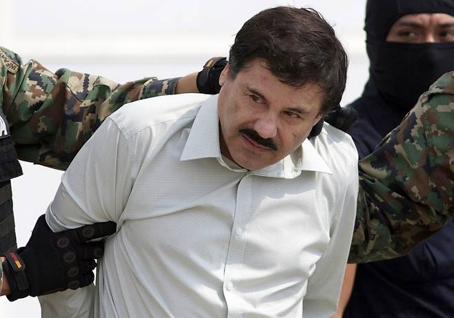멕시코 마약왕 호아킨 구스만이 2014년 체포될 당시 모습.[AP]