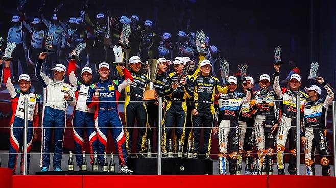 한국 아트라스BX 모터스포츠, 한국 24시 바르셀로나 GT4 클래스 정상 등극. 사진 | 한국타이어