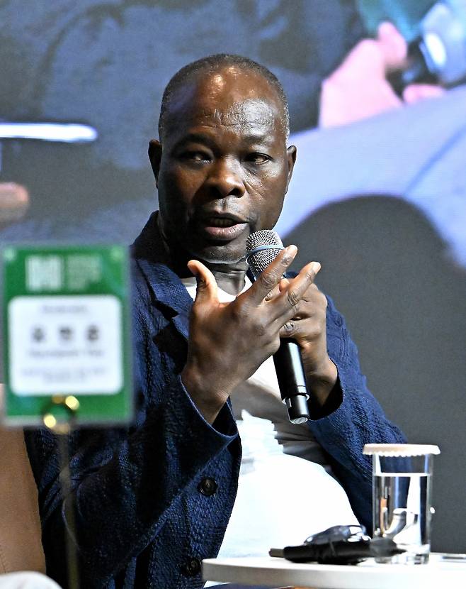 Diébédo Francis Kéré speaks during the “Special Talk: Design for Coexistence” held as part of the Herald Design Forum 2023 on Tuesday at the Shilla Seoul.(Im Se-jun/The Korea Herald)