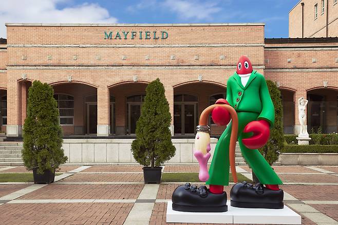 메이필드 호텔에 전시된 골버트 작품.