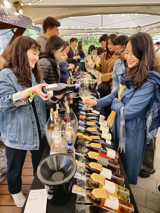 와인 앤 버스커.