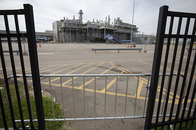 파업 이틀째인 9월16일, 미시간주 웨인에 있는 포드 자동차 조립공장의 적막한 전경. ⓒAFP PHOTO