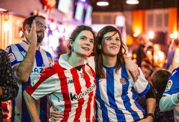 바스크에 위치한 빌바오(빨간 줄무늬)와 레알 소시에다드 팬의 사이좋은 모습. 레알 소시에다드도 칸테라 같은 제도를 가지고 있었으나 1989년 이를 폐지했다. 빌바오 인스타그램