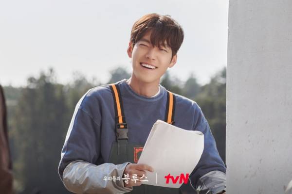 ‘우리들의 블루스’ 배우 김우빈 스틸. 사진제공=tvN 