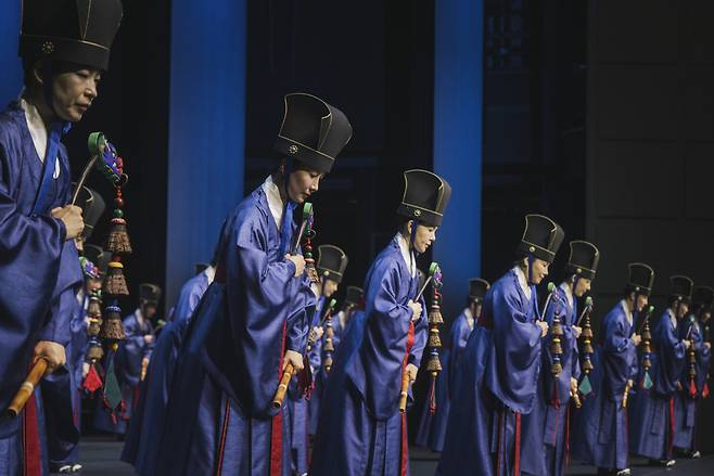 Members of the National Gugak Center perform Jongmyo Jeryeak. (National Gugak Center)