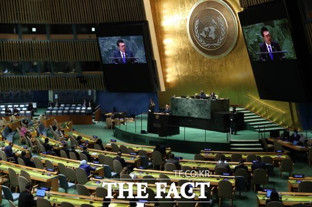 윤석열 대통령이 20일(현지시간) 뉴욕 유엔 총회장에서 기조연설을 하고 있다. 윤 대통령은 최근 북러 군사 교류 시도에 대해 "대한민국과 동맹, 우방국들은 이를 좌시하지 않을 것"이라고 경고 메시지를 냈다. /뉴시스