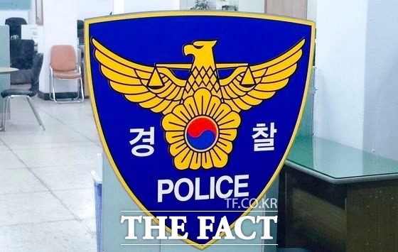 버스정류장에서 처음 본 사람들에게 '뽀뽀 세례'를 퍼부은 30대 여성이 경찰에 붙잡혔다. /윤용민 기자