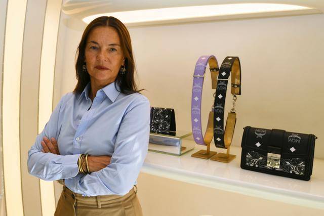 MCM 브랜드 및 상업 담당 임원 사빈 브루너가 7일 서울시 강남구 언주로 MCM 빌딩에서 본보와 인터뷰를 하기 전 포즈를 취하고 있다. 윤서영 인턴기자