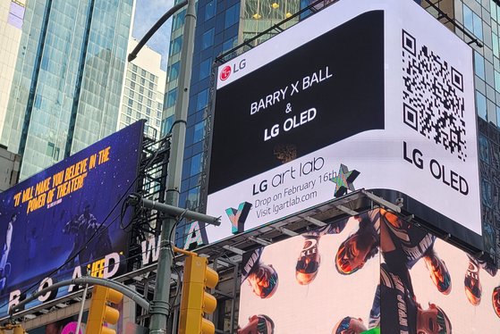 LG전자가 미국 뉴욕 타임스스퀘어의 대형 전광판에서 자사 OLED TV를 광고하고 있다. 사진 LG전자