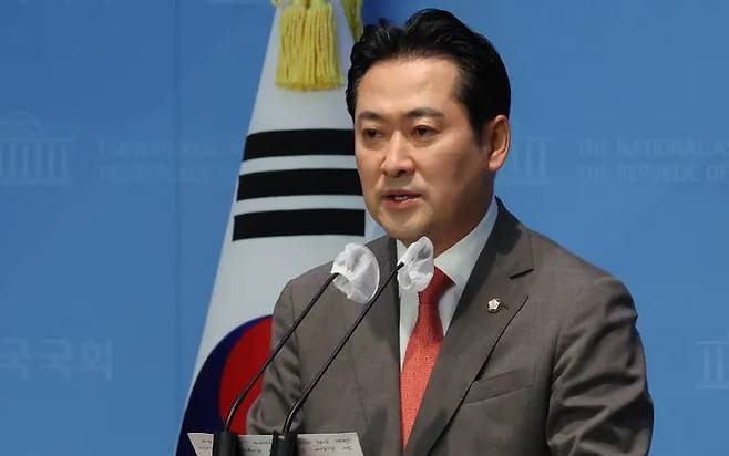 Jang Dong-hyeok, floor spokesperson for the People Power Party makes a comment asking the Democratic Party of Korea to participate in discussions on legislation at the National Assembly on May 28. Yonhap News