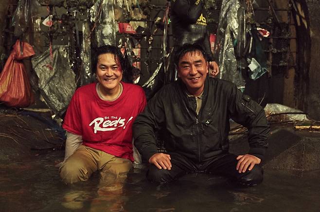 부성애를 발휘한 김성균(왼쪽)과 류승룡. 사진제공=디즈니+