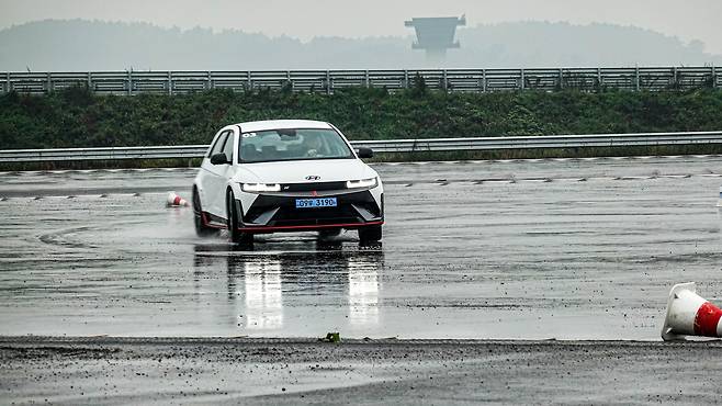 태안 HMG 드라이빙 익스피리언스센터에서 만난 아이오닉 5 N. 사진 = 오종훈